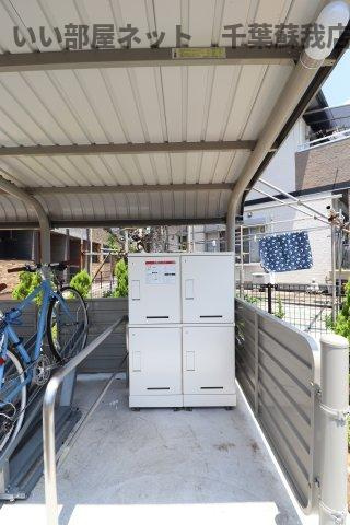 モンレーヴAのエントランス|宅配ボックスがあると、自分の時間を有効活用できますね！