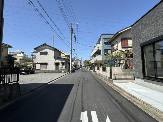 八潮市中央１丁目新築戸建の前面道路含む現地写真|南側前面道路・幅員5.9ｍ