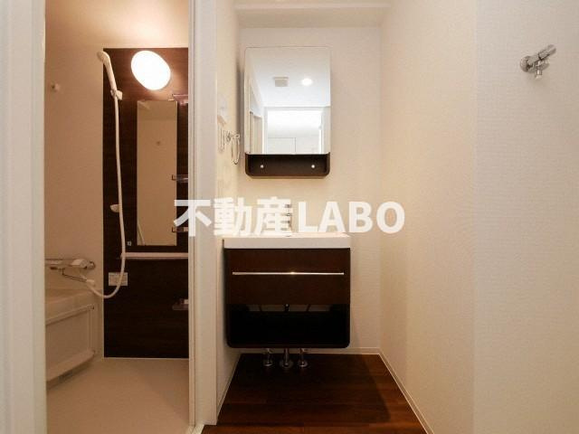 セレニテ福島プリエの洗面所