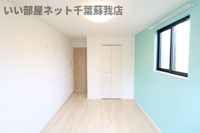 モンレーヴＡの寝室|広くて明るい寝室