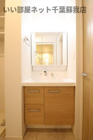 モンレーヴＡの洗面所|朝の準備に活躍する、洗髪洗面化粧台！