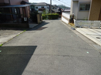 【前面道路含む現地写真】 | 川西市錦松台　建築条件無土地