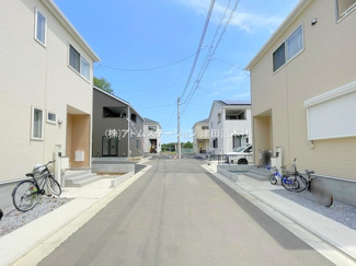 【前面道路含む現地写真】