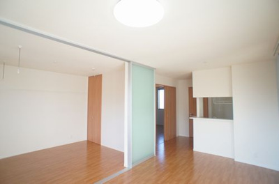 【居間・リビング】 | グレースコートＢ | ゆったり過ごせる居間です