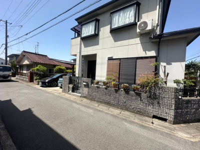 【前面道路含む現地写真】 | 広野町宮谷　中古戸建 | 東側道路幅員約4.0ｍ間口約12.9ｍ
宮谷児童遊園まで徒歩2分です♪