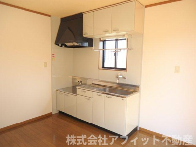 【キッチン】 | ネオウェーブ西深津 | 吊り戸棚付キッチン　※写真はイメージです