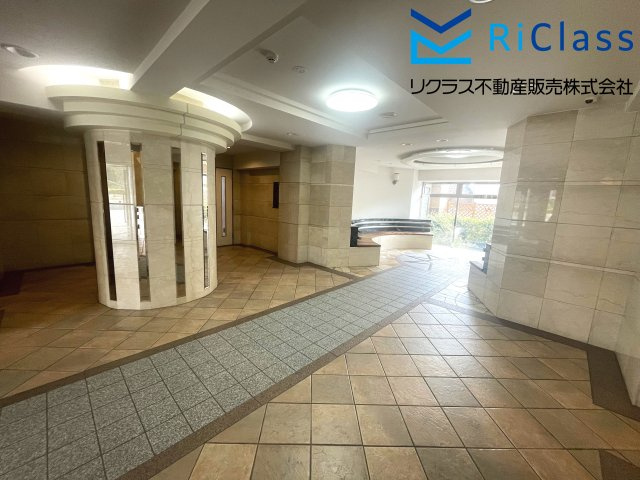 ワコーレラグナ離宮南のエントランス|毎日通るエントランスはこのようになっています