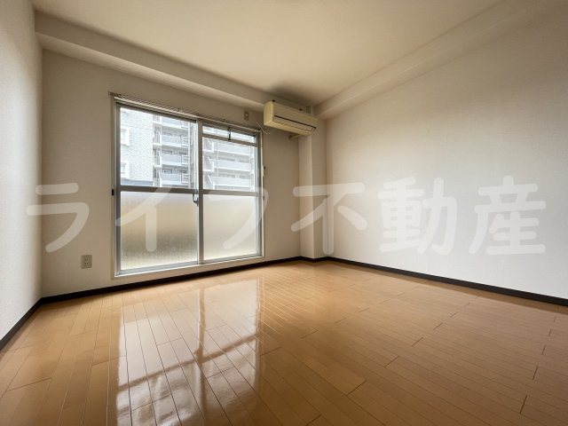 ディアハイム鴻池の居間・リビング|こちらの居間で趣味の時間をお楽しみください