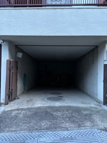 木戸山町貸家の駐車場|約 高さ1680　幅2550