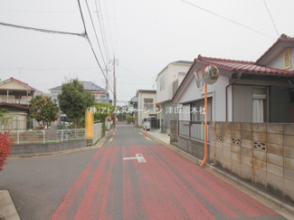 【前面道路含む現地写真】