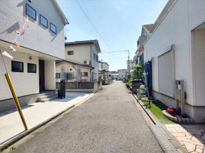 【前面道路含む現地写真】の画像