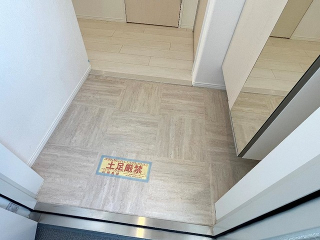 【玄関】 | 収納もある玄関です