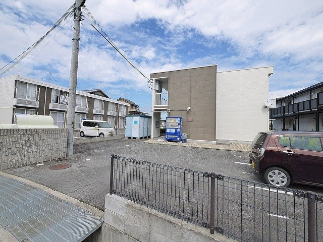 レオパレスＢｌｏｓｓｏｍの駐車場|駐車場に車を止められます