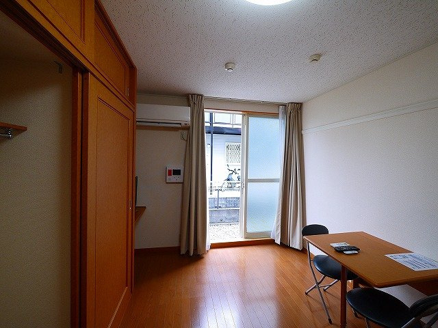 レオパレスＢｌｏｓｓｏｍの内装|使い勝手のいい洋室です