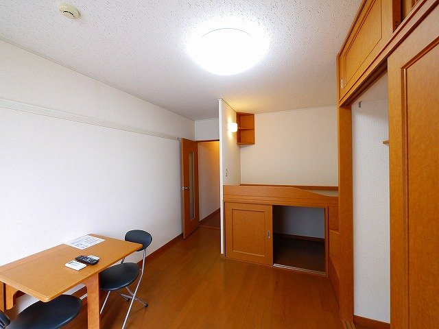 レオパレスＢｌｏｓｓｏｍの洋室|コンパクトで使いやすい洋室です