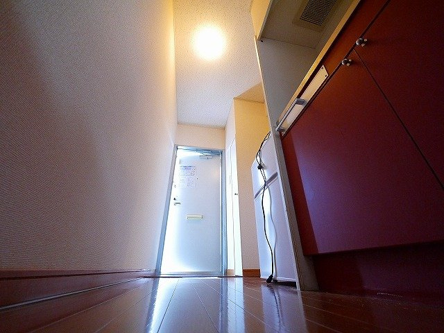 レオパレスＢｌｏｓｓｏｍの玄関|明るい玄関です