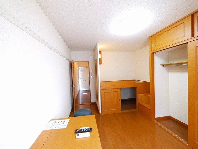 レオパレスＢｌｏｓｓｏｍの寝室|落ち着いた色調の寝室です