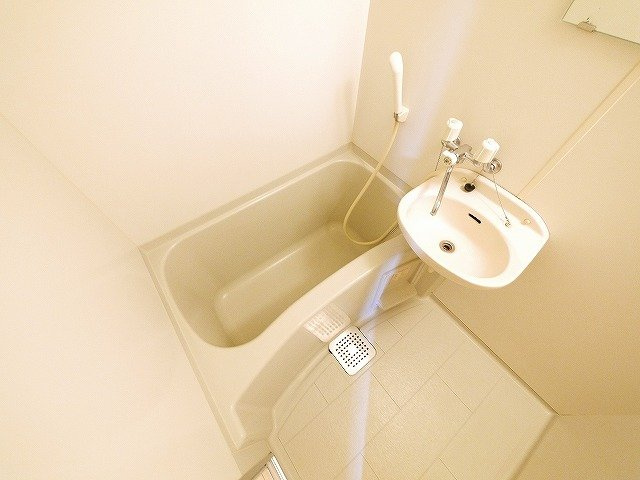 レオパレスＢｌｏｓｓｏｍの浴室|日々の暮らしに欠かせないお風呂です