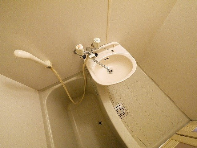 レオパレスＢｌｏｓｓｏｍの洗面所|使いやすい洗面所です