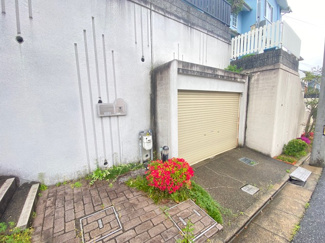 【駐車場】 | シャッター付きの掘り込み駐車場がございます♪大切な自動車を守ってくれます(^^)