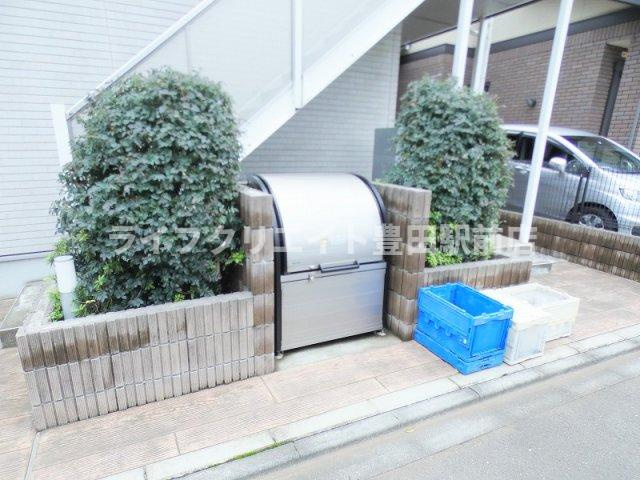 リブリ・西平山のエントランス