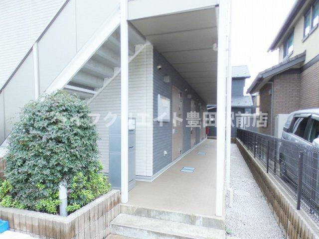 リブリ・西平山のエントランス