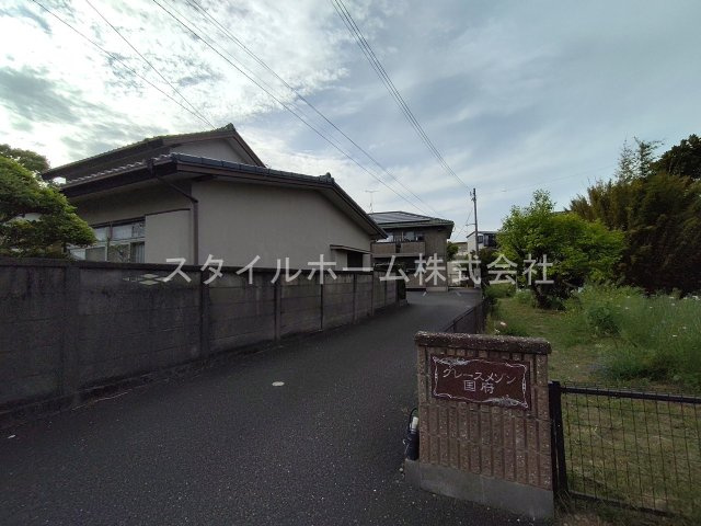 グレースメゾン国府のエントランス