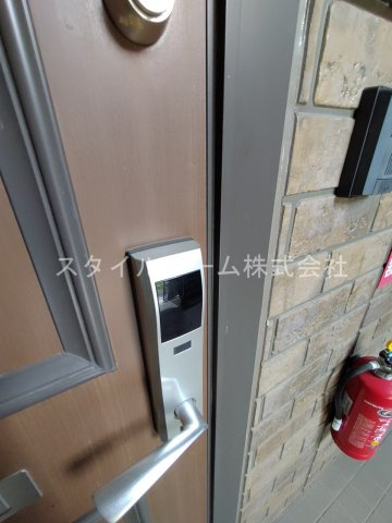 グレースメゾン国府の玄関