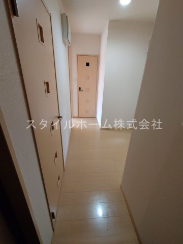 グレースメゾン国府の玄関
