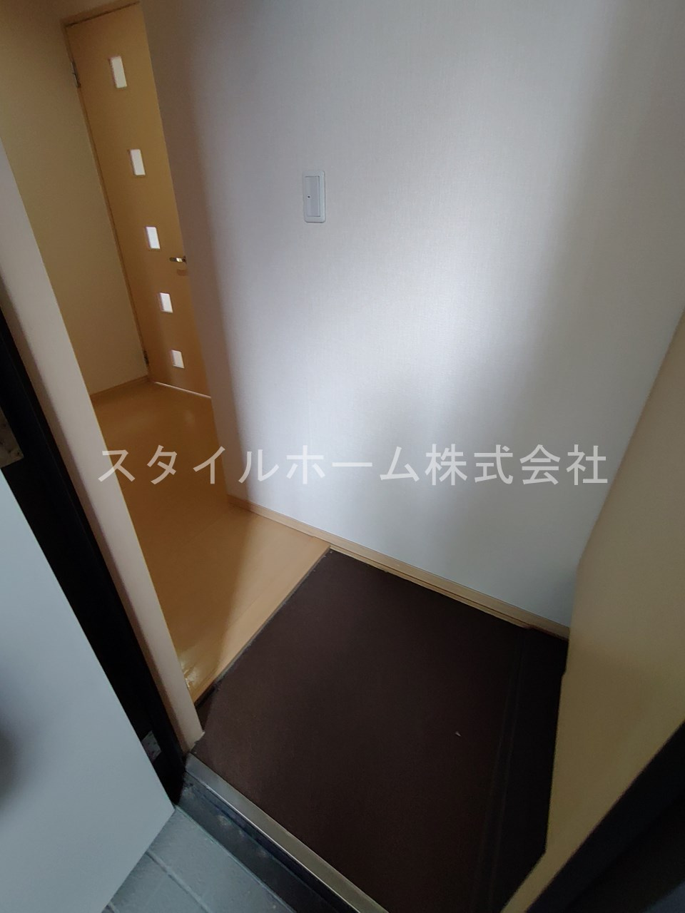 グレースメゾン国府の玄関