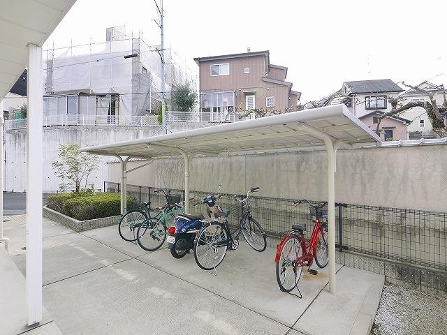 レオパレスＴａｋｕｙａⅢのその他共用部分|広さと屋根が有る駐輪場