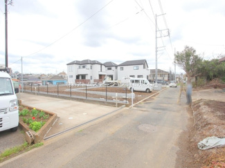 【前面道路含む現地写真】