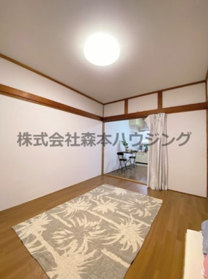 【居間・リビング】 | 　門真市上野口町テラス | こちらのリビングで趣味の時間をお楽しみください