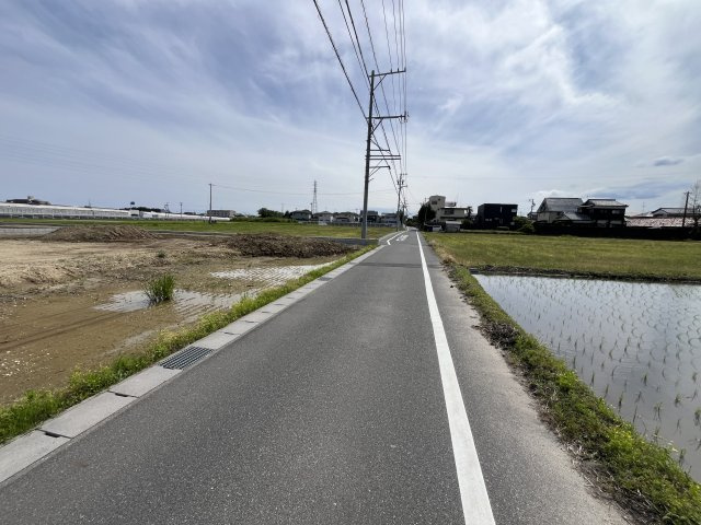 鈴鹿市末広南2丁目 分譲地【全6区画】の前面道路含む現地写真