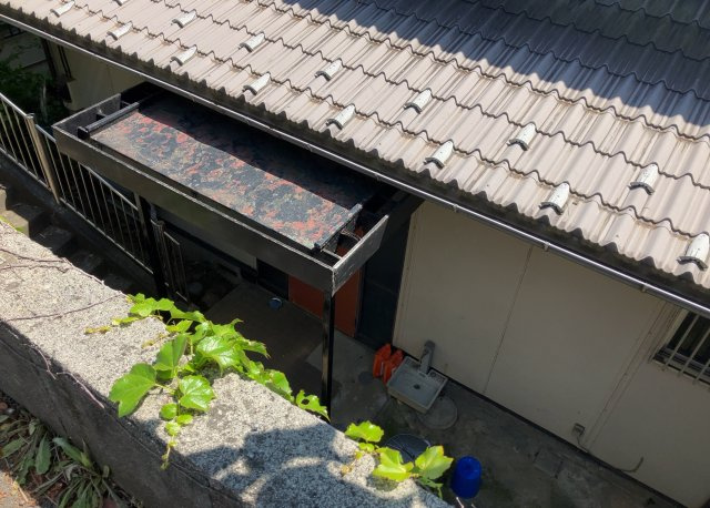 【内装】 | 玄関ポーチにおいて最も重視すべきと言っても良いのが広さです。適切な広さの玄関ポーチでないと外見的なバランスは崩れてしまいますし、何より使いにくくなってしまいますので、現地で実際に下見をしてみましょう！