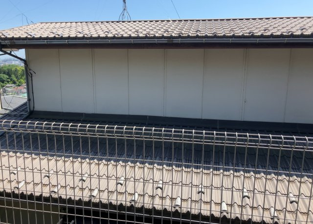 【外観】 | 現地に行くなら、物件の周囲の地形がどうなっているかを見ることも大切です。周辺より低くなっている土地では、大雨などで水が集まりやすいため、地盤が弱くなっているということも考えられるため、注意が必要です。