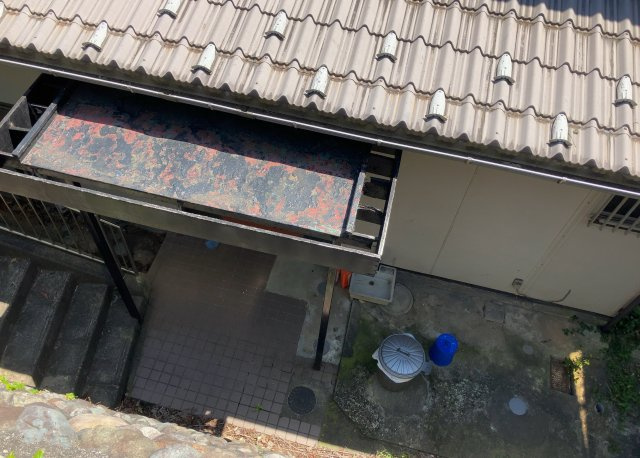 【玄関】 | 玄関は家の顔と言っても過言ではありません。現地を見学する際は玄関の広さや全体のバランスなどを見てみるといいでしょう。一般的なアプローチのしやすさだけではなく、お年寄りにも優しい設計のものだと安心です。