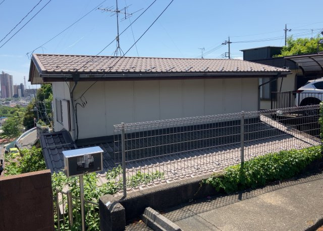【庭】 | 庭があることでガーデニングや家庭菜園はもちろん、こどもの遊び場やペットを放して遊ぶことができます。また、家の周囲に余裕があるということです。隣地との間があれば、十分な日当たりと、風通しが確保できます。