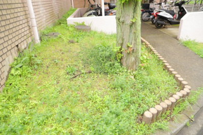 【庭】 | 八王子パークヒル宇津木台第二団地３号棟 | 物件によっては、入居者が個人的に使用できる専用庭がついているものもあります。また、住宅の中にある土間の部分を庭と呼ぶこともあります。庭の用途は住む人によって変わり、それによってデザインもさまざまです。