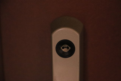 【防犯設備】 | 八王子パークヒル宇津木台第二団地３号棟 | 当然のことではありますが、オートロックやセンサーライト、ホームセキュリティーなどの防犯設備があれば、小さいお子様がいるご家庭も安心ですよね！まず物件購入の際は、防犯設備もチェックするようにしましょう。