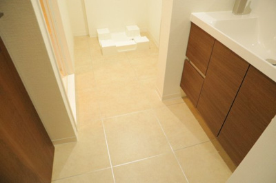 【脱衣所】 | 八王子パークヒル宇津木台第二団地３号棟 | 洗面脱衣所は「体を綺麗に整える場所」という目的と役割を持っています。そして便利で使い勝手のいい「体を綺麗に整える場所」にするためには、配置や動線、照明や収納計画をしっかりと検討しておく必要があります。