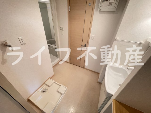 カーサ・コモドの洗面所|広い洗面スペース