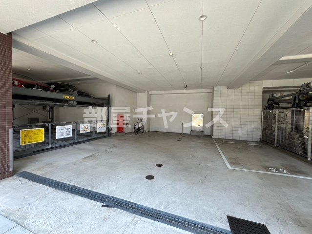 グラヴィス鶴舞の駐車場