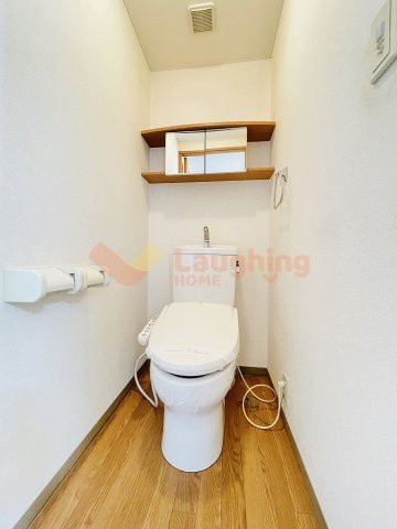 メゾンシーティアのトイレ|落ち着いた色調のトイレです
