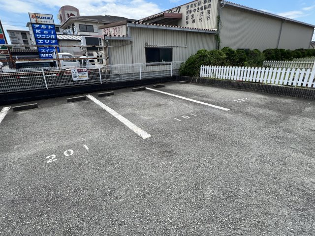 サンビレッヂ野里の駐車場