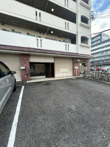 サンセット八事の駐車場|シャッター前2台