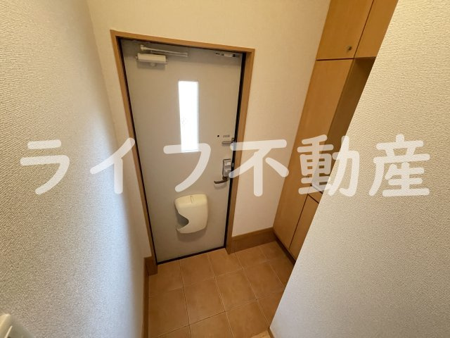 メゾン・みのうらの玄関|明るい玄関です