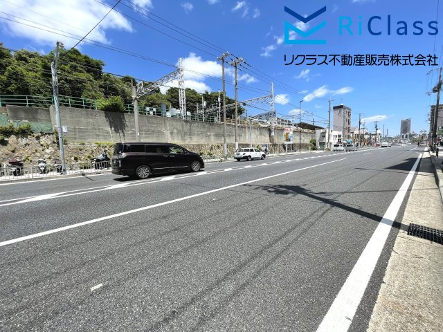 ライオンズマンション須磨浦通の周辺|マンション前の道路です