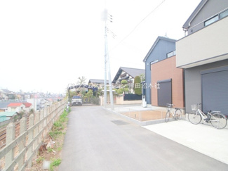 【前面道路含む現地写真】