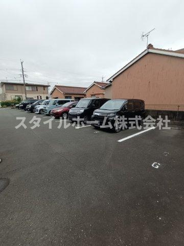 シオン・フクシアの駐車場